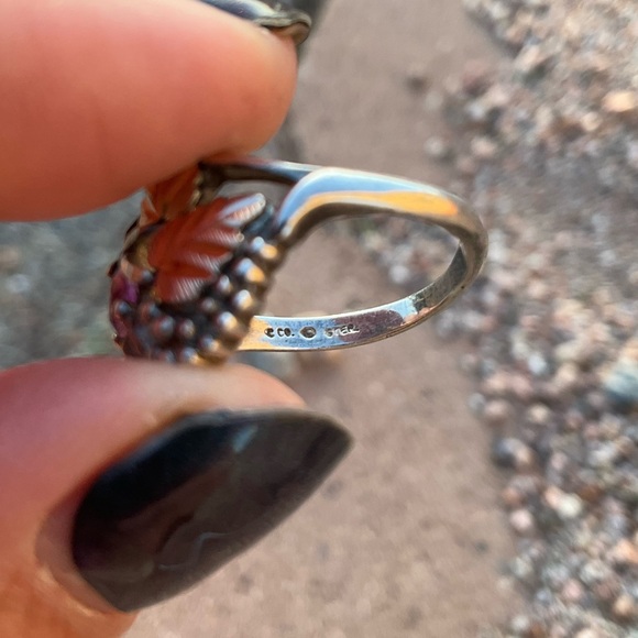 Vintage Amethyst and Leaf Ring - Picture 4 of 6